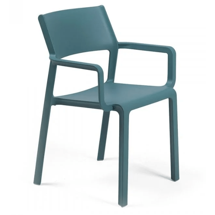 Fauteuil Trill — fauteuil de terrasse à dossier plein étroit et accoudoirs intégrés