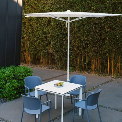 Parasol Platto 250 x 250 cm Ezpeleta en situation sur une terrasse CHR