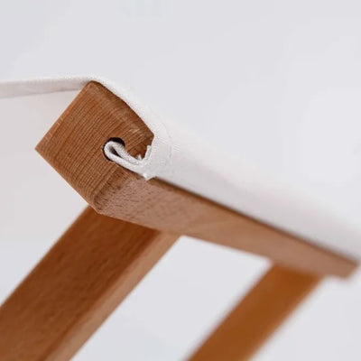 Toile du repose-pieds montée sur tringle bois
