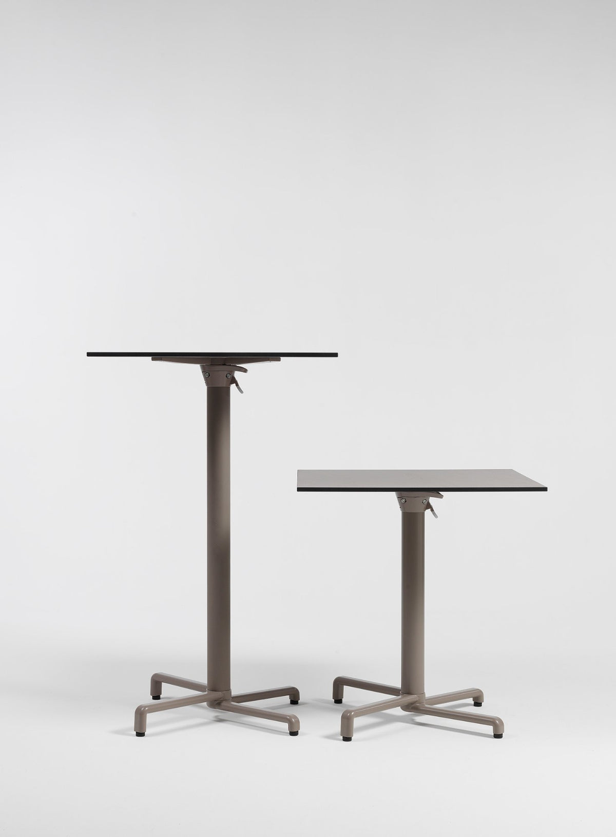 Piètement Scudo Nardi avec plateau stratifié – mise en scène terrasse