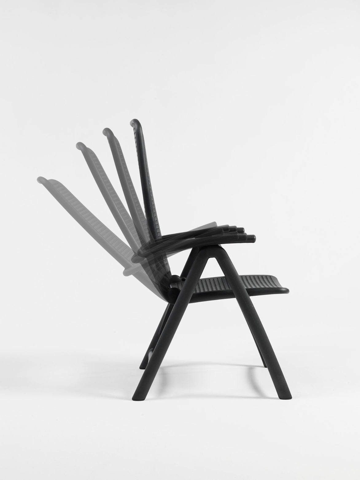 Fauteuil relax Darsena Nardi – mise en scène hôtel et piscine