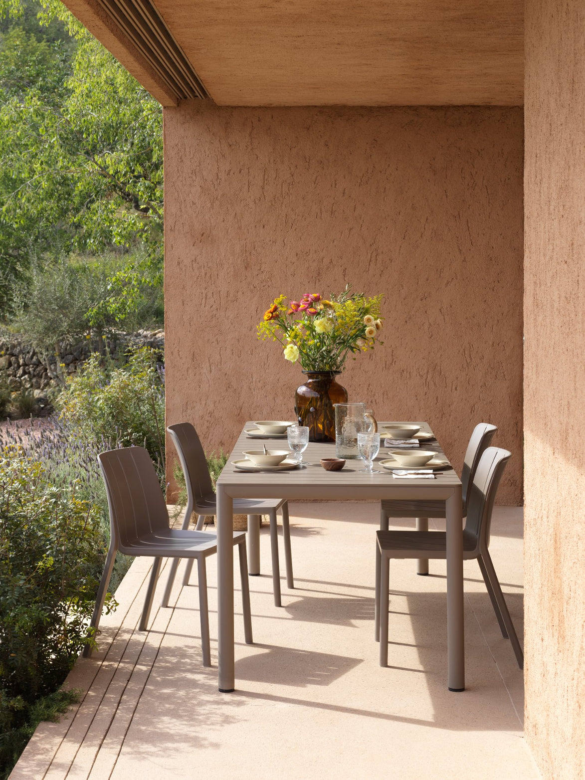 Table extensible Tevere 147 Nardi – mise en scène terrasse