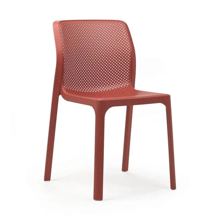 Chaise Bit — chaise de terrasse monobloc la plus légère de la gamme