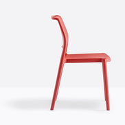 Chaise Ara rouge vue de profil