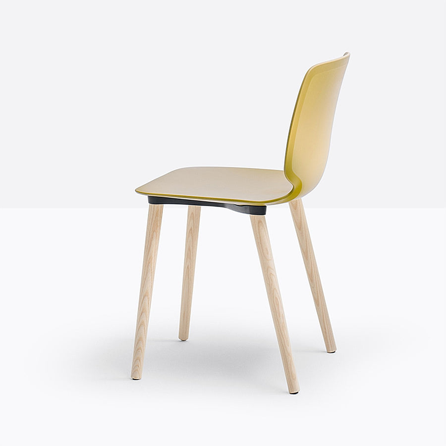 Chaise Babila Pedrali jaune moutarde, pieds frêne