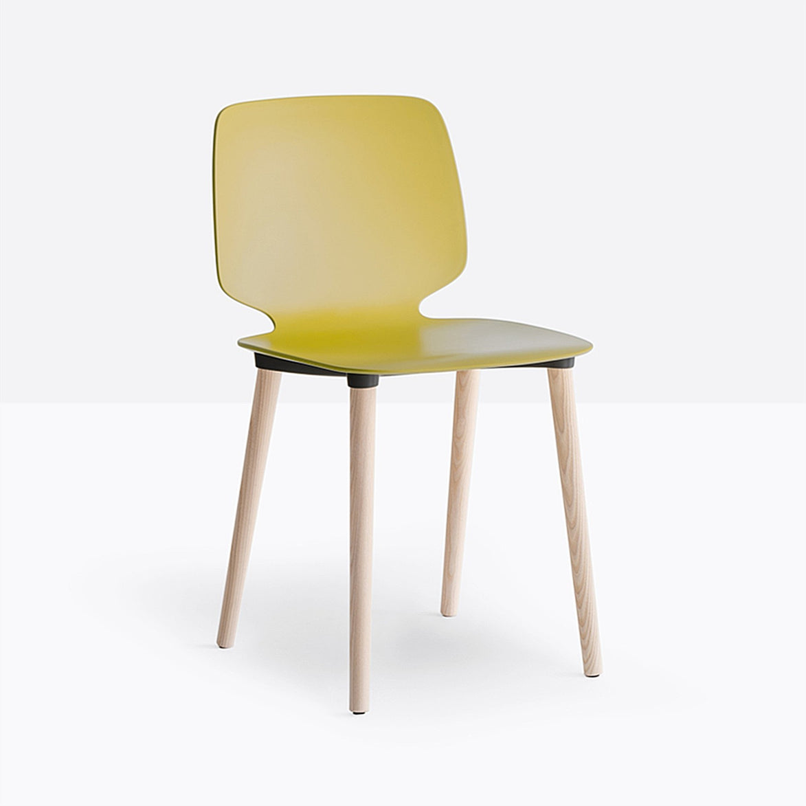Chaise Babila jaune vue de profil
