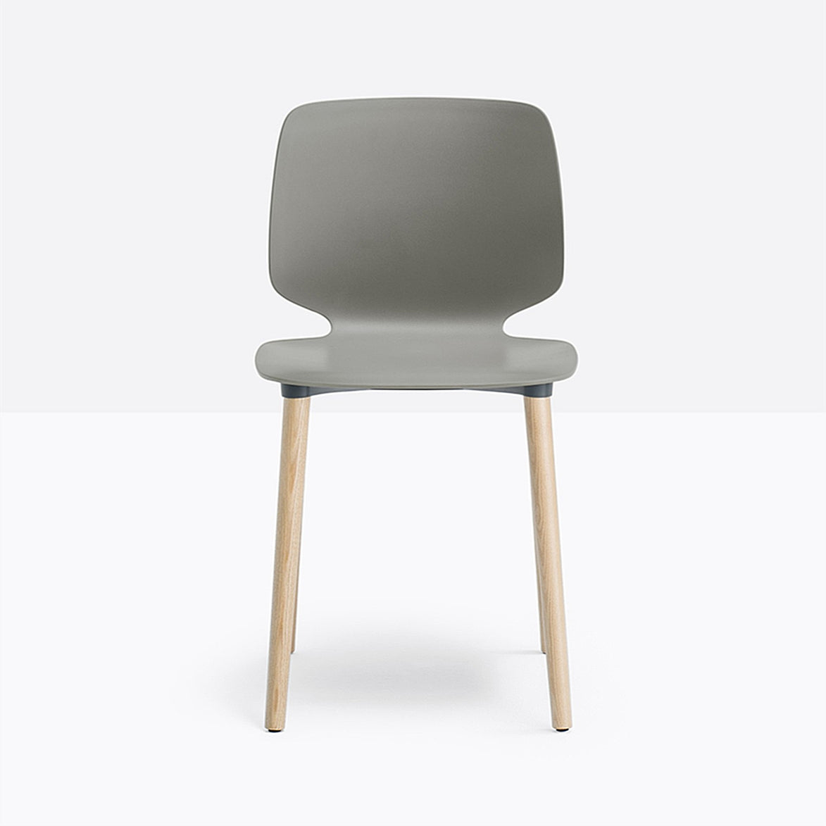 Chaise Babila grise vue de face