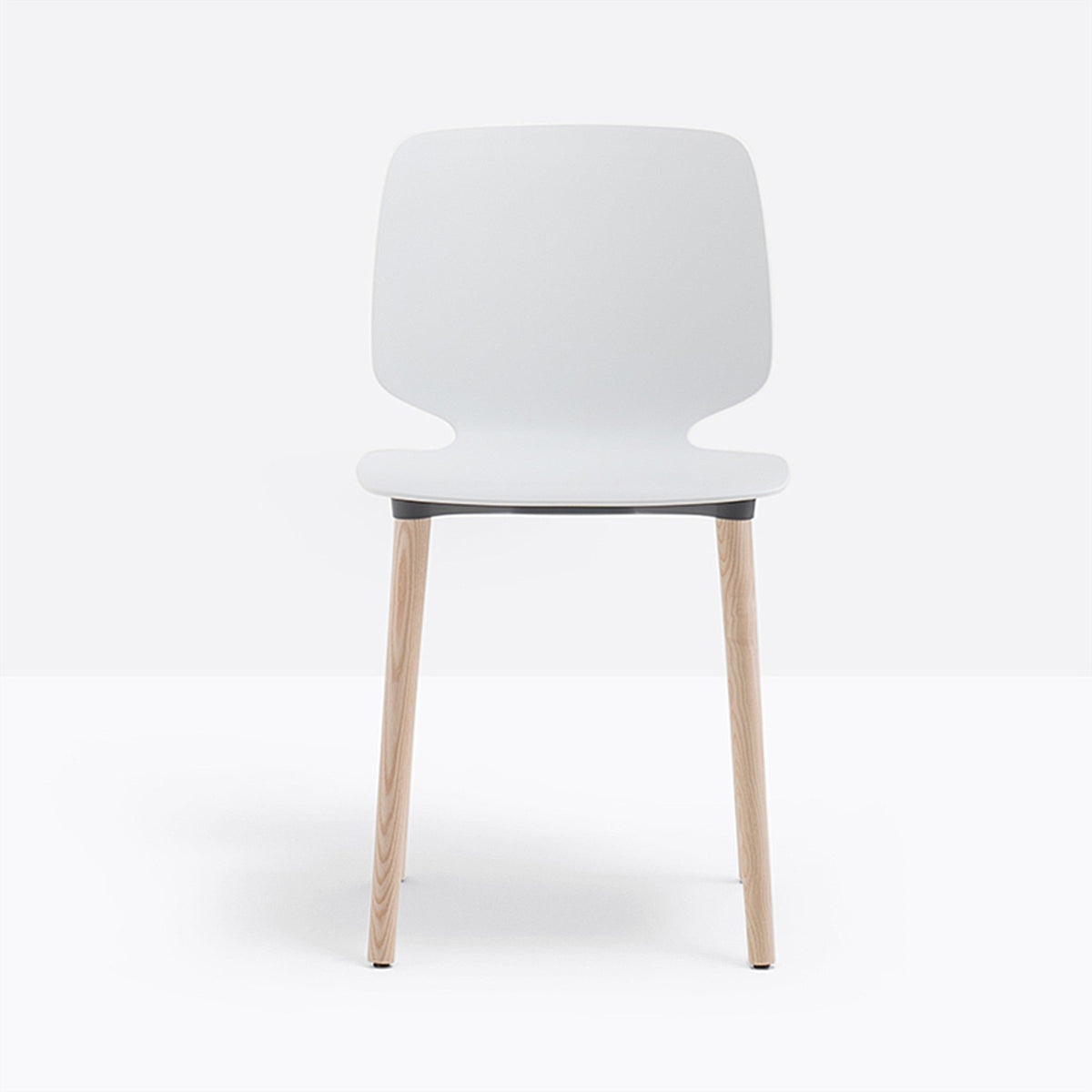 Chaise Babila blanche vue de face