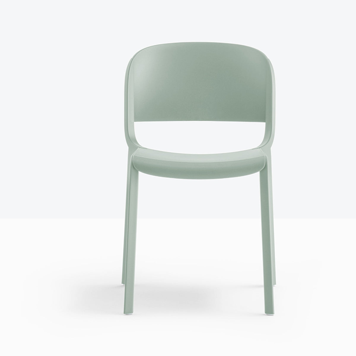 Chaise Dome vert sauge vue de face