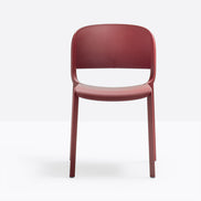 Chaise Dome rouge brique vue de face