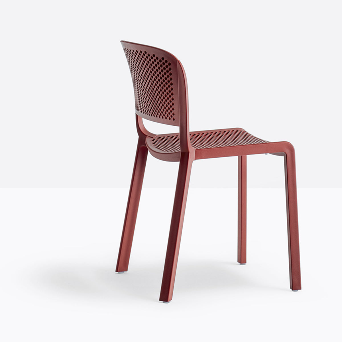 Chaise Dome ajourée rouge brique vue de profil