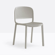 Chaise Dome ajourée beige vue de profil