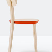 Chaise Folk vue de trois quarts