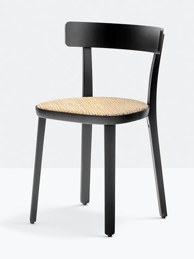Chaise Folk cannée vue de trois quarts