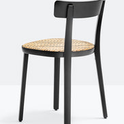 Chaise Folk cannée vue de profil