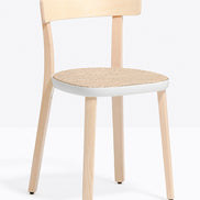 Chaise Folk cannée frêne vue de profil