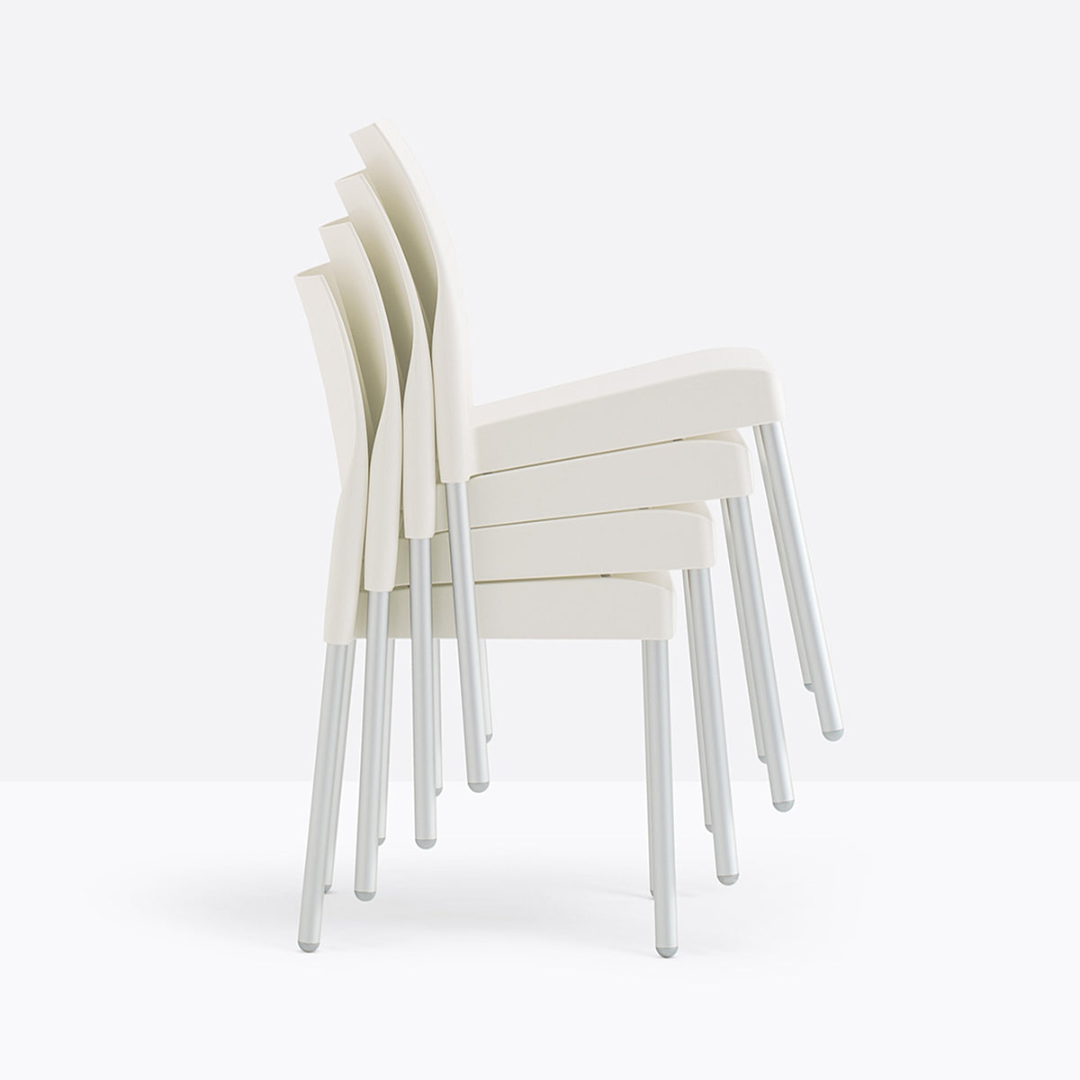 Chaises Ice empilées