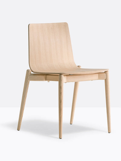 Chaise Malmö frêne vue de trois quarts