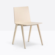 Chaise Osaka frêne naturel vue de trois quarts