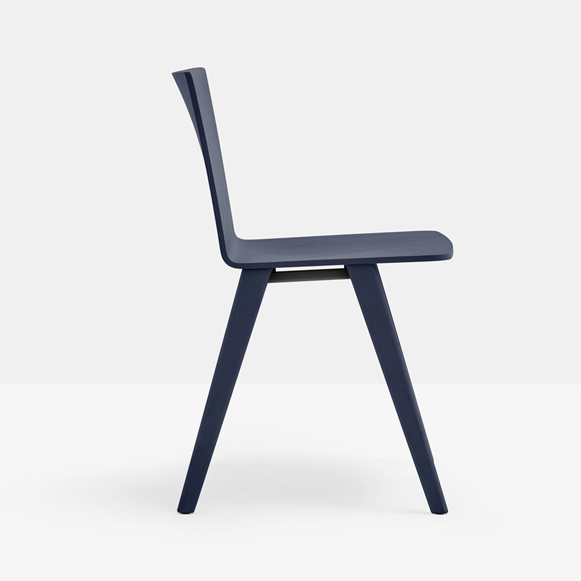 Chaise Osaka laquée bleu nuit