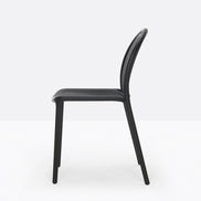 Chaise Remind noire vue de profil