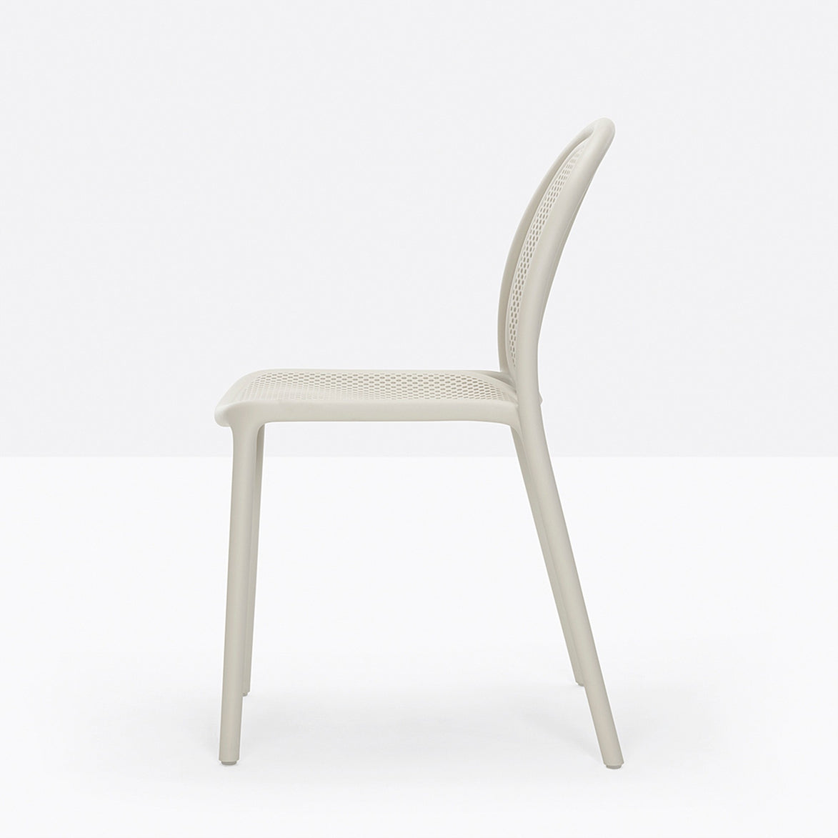 Chaise Remind beige vue de profil