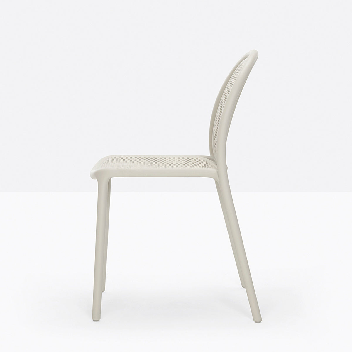 Chaise Remind beige vue de profil