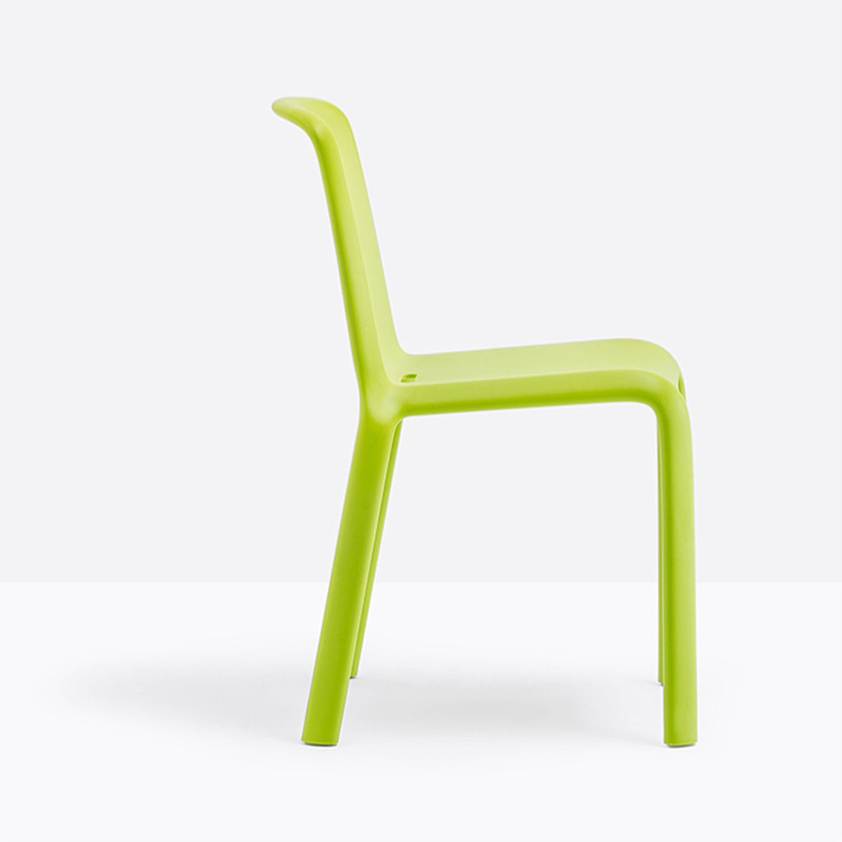 Chaise Snow vert anis vue de profil