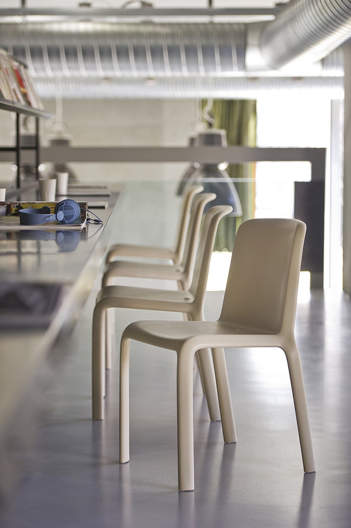 Chaises Snow sable dans un bar