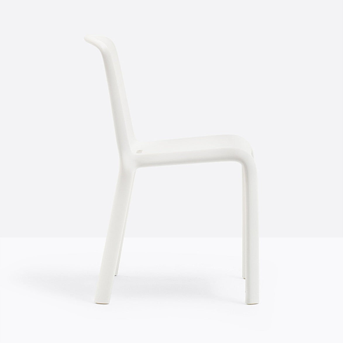 Chaise Snow blanche vue de profil