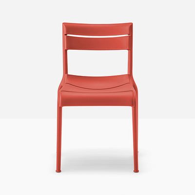 Chaise Souvenir rouge vue de profil
