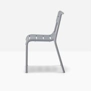 Chaise Souvenir gris clair vue de profil
