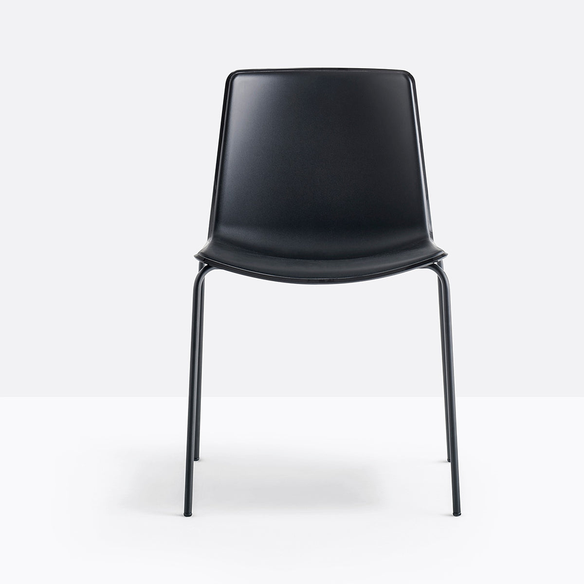 Chaise Tweet Pedrali noire, piètement acier noir