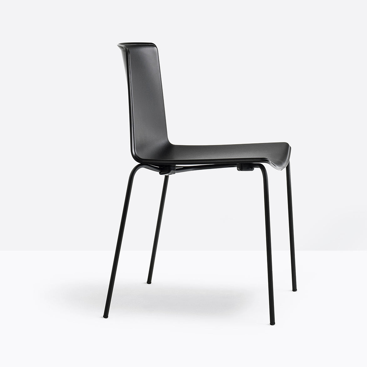 Chaise Tweet noire vue de profil