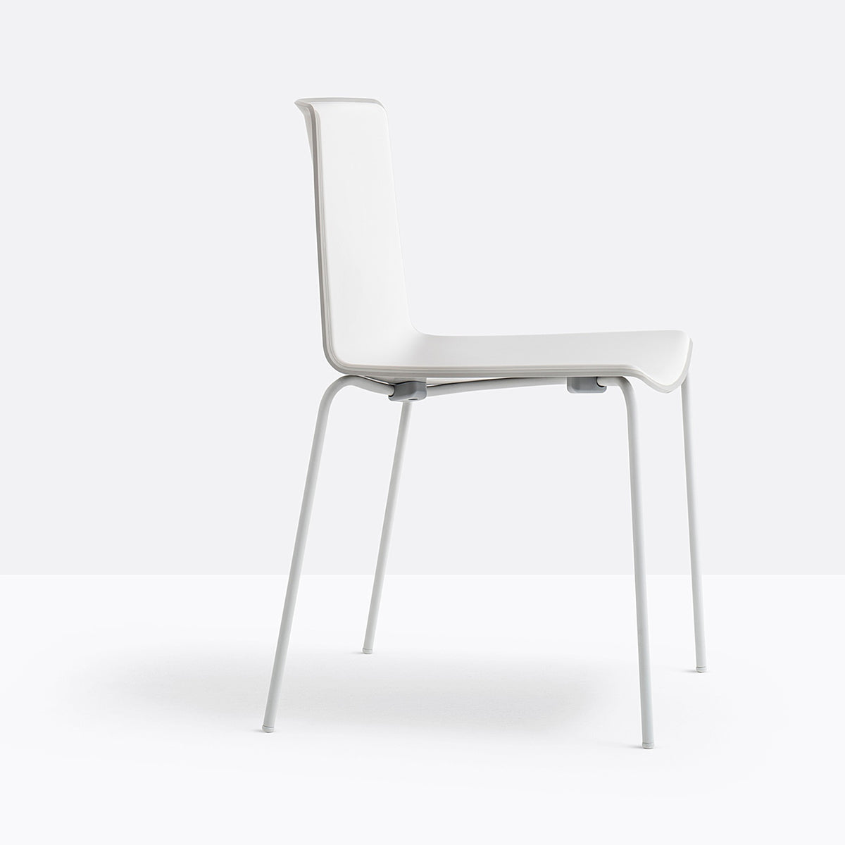 Chaise Tweet blanc et beige vue de profil