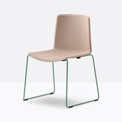 Chaise Tweet luge rose, vue de trois quarts