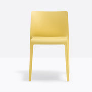 Chaise Volt Pedrali jaune en polypropylène