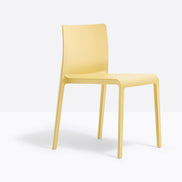 Chaise Volt jaune vue de trois quarts