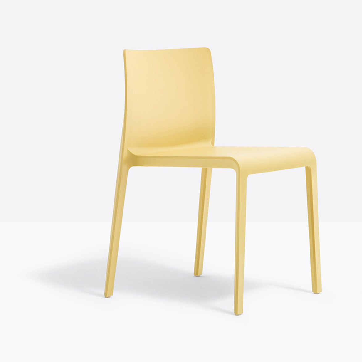 Chaise Volt jaune vue de trois quarts