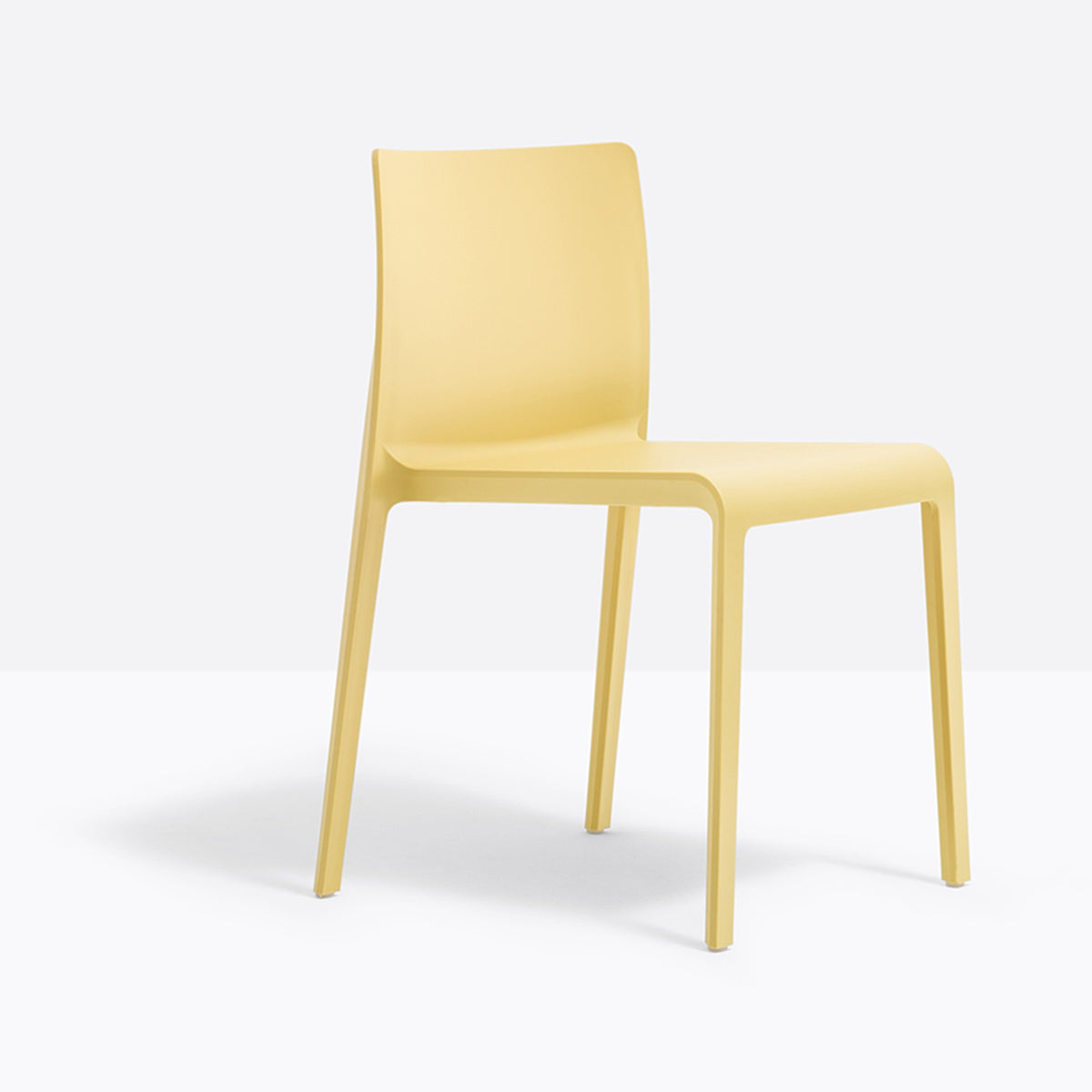 Chaise Volt jaune vue de trois quarts