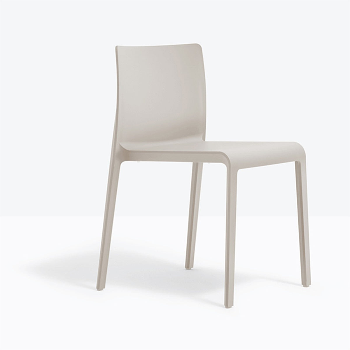 Chaise Volt beige vue de profil