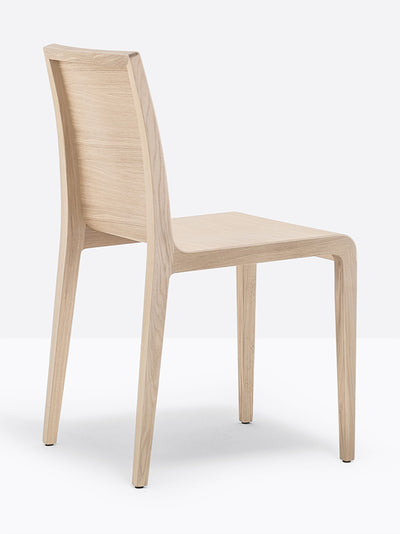 Chaise Young chêne vue de trois quarts arrière