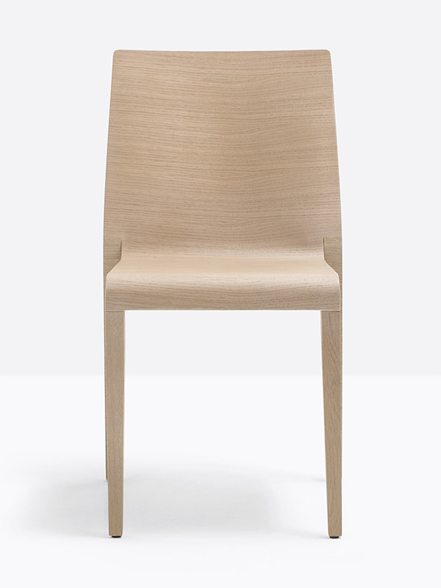 Chaise Young empilable Pedrali chêne blanchi
