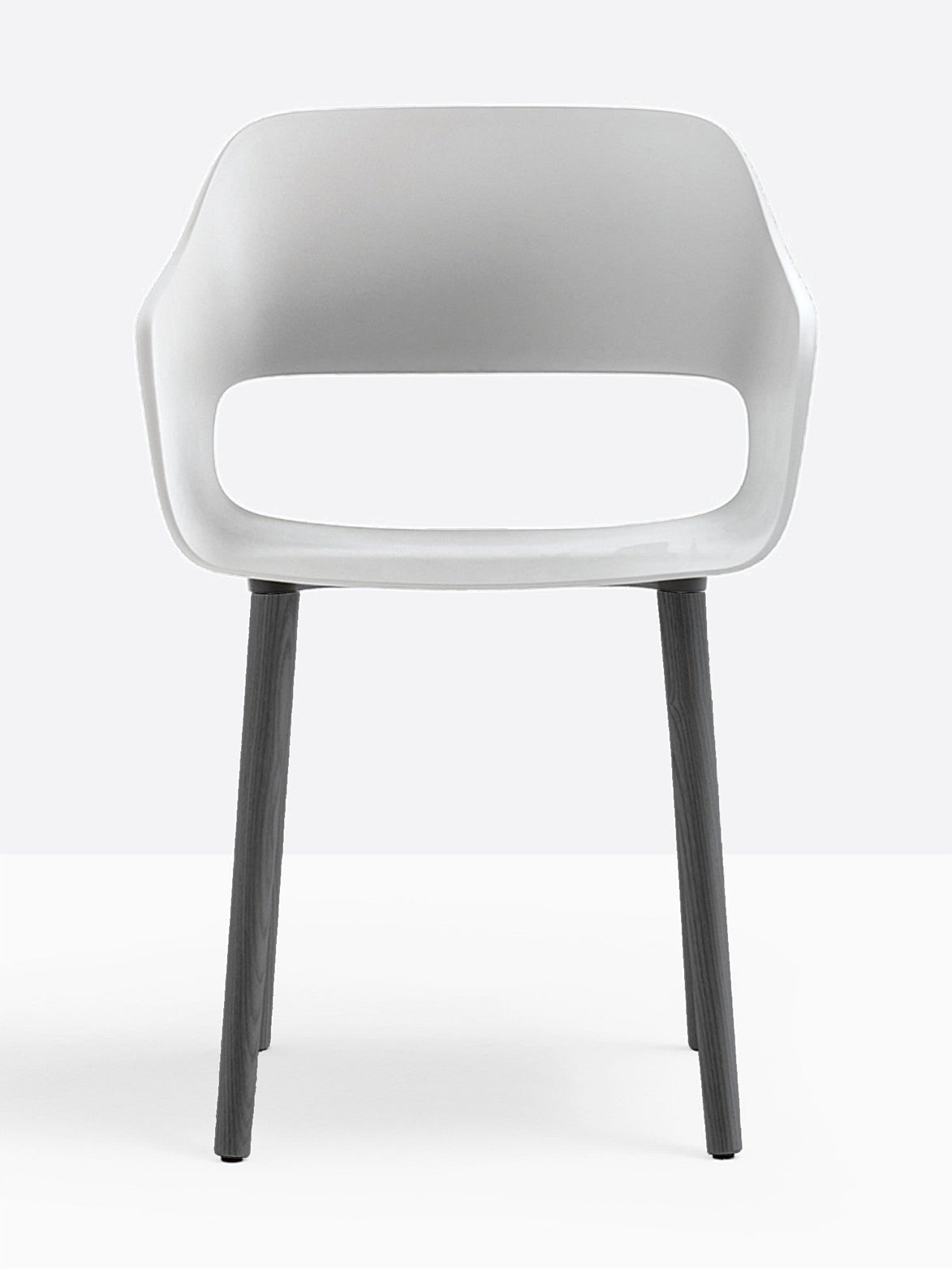 Fauteuil Babila pieds bois 2755 Pedrali, coque blanc, pieds noirs