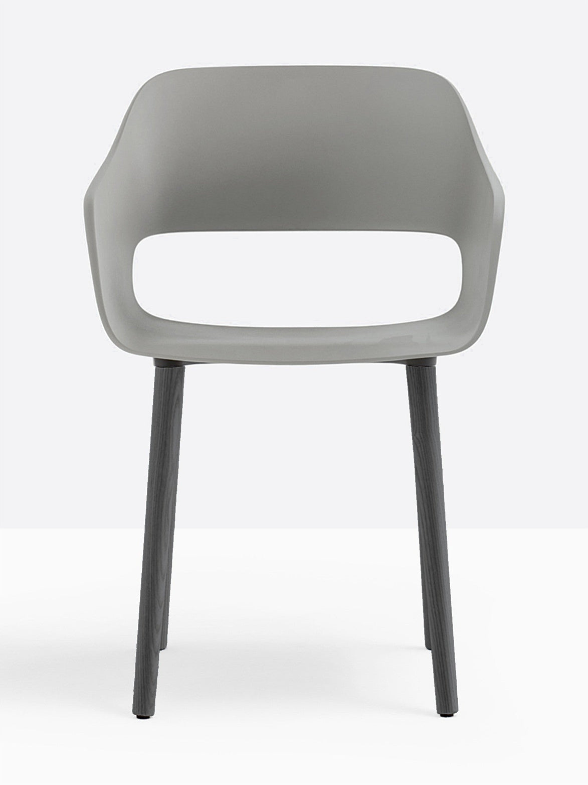 Fauteuil Babila pieds bois 2755 Pedrali, coque gris, pieds noirs