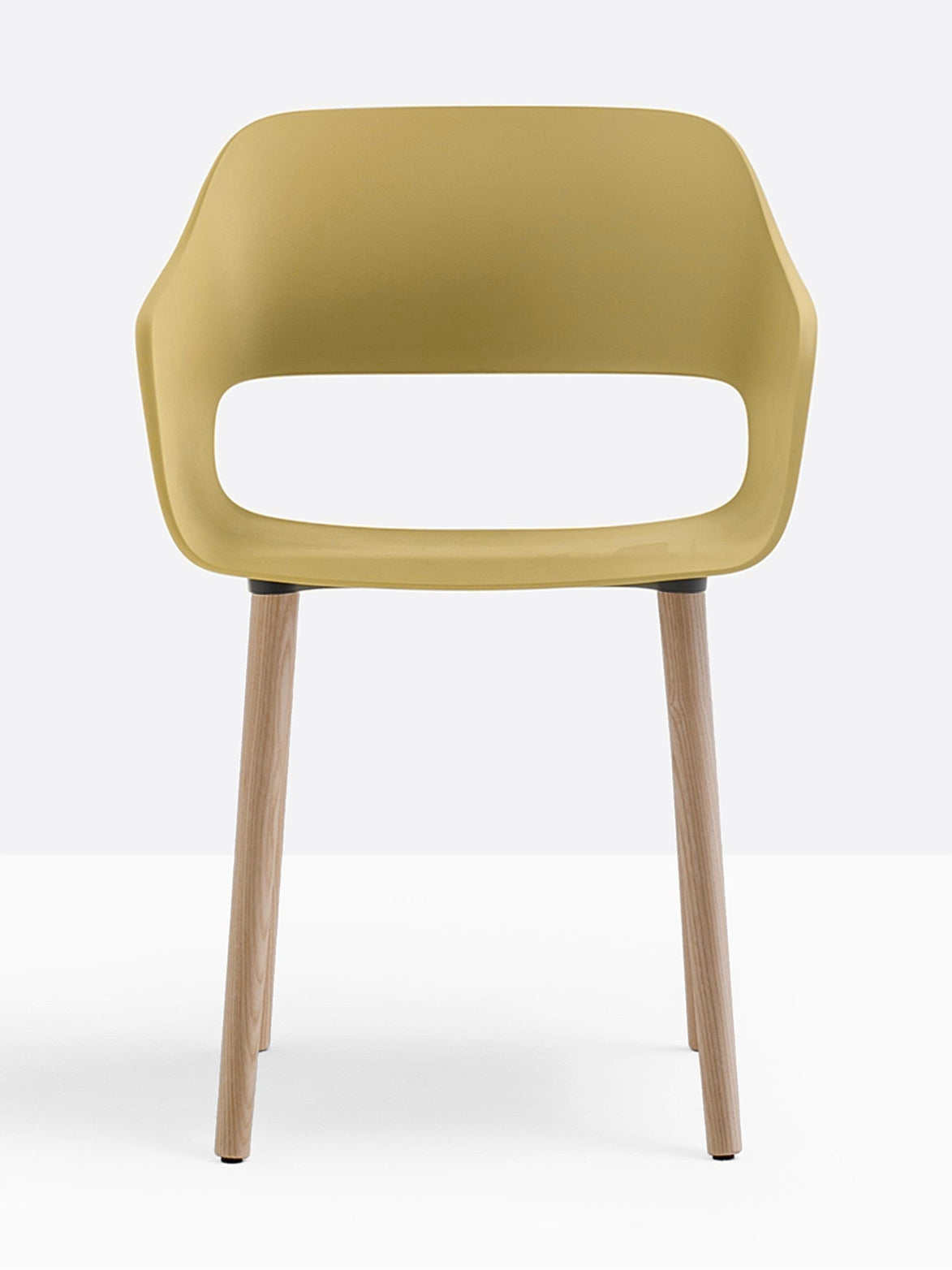Fauteuil Babila pieds bois 2755 Pedrali, coque jaune moutarde, pieds noyer