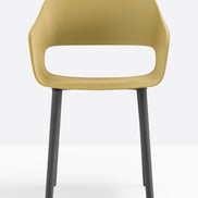 Fauteuil Babila pieds bois 2755 Pedrali, coque jaune moutarde, pieds noirs