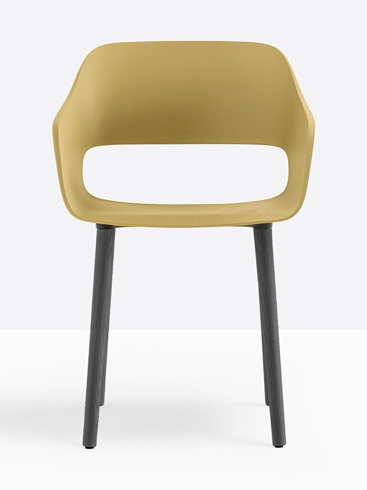 Fauteuil Babila pieds bois 2755 Pedrali, coque jaune moutarde, pieds noirs