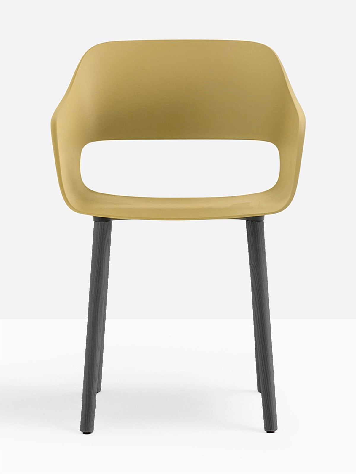 Fauteuil Babila pieds bois 2755 Pedrali, coque jaune moutarde, pieds noirs
