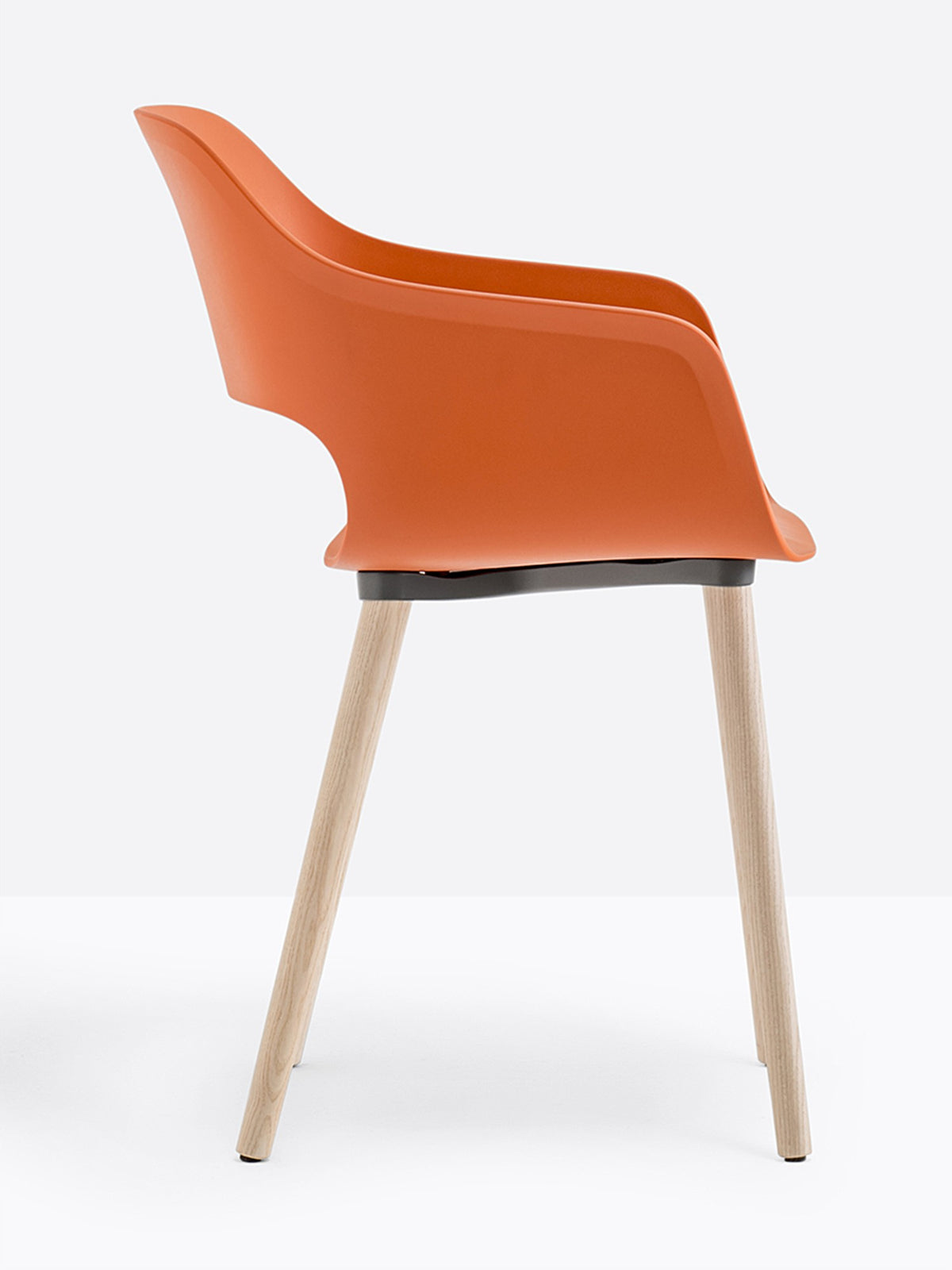 Fauteuil Babila orange vue de profil